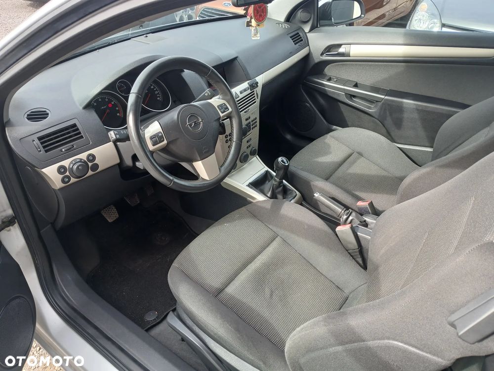 Opel Astra GTC 1.6 Sport - 27