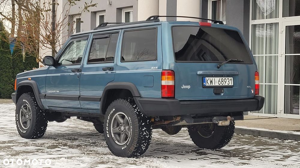 Jeep Cherokee - 10