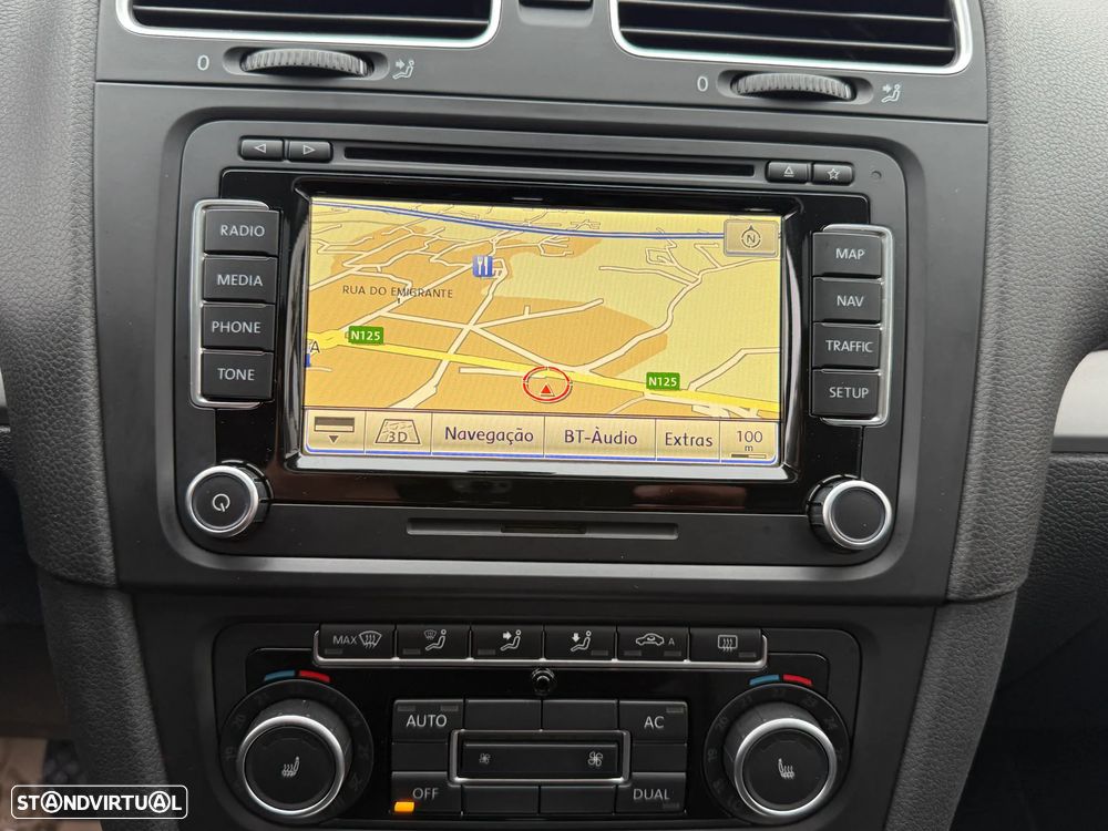 VW Golf 2.0 TDI Highline DSG - 32