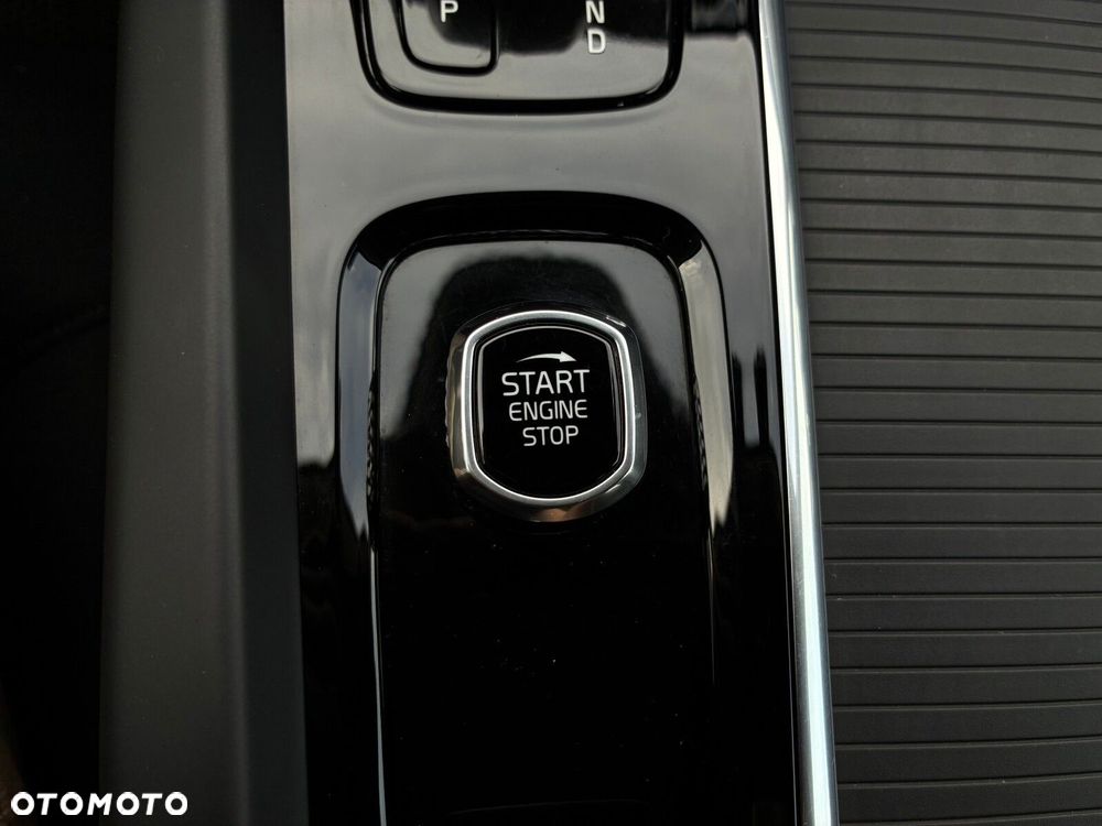 Volvo XC 60 B4 B Momentum - 25