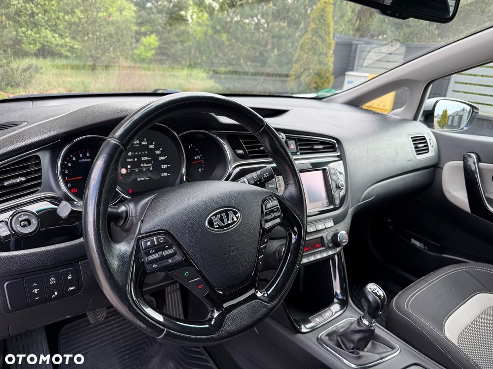 Kia Ceed 1.6 CRDi 136 ISG Platinum Edition - 25