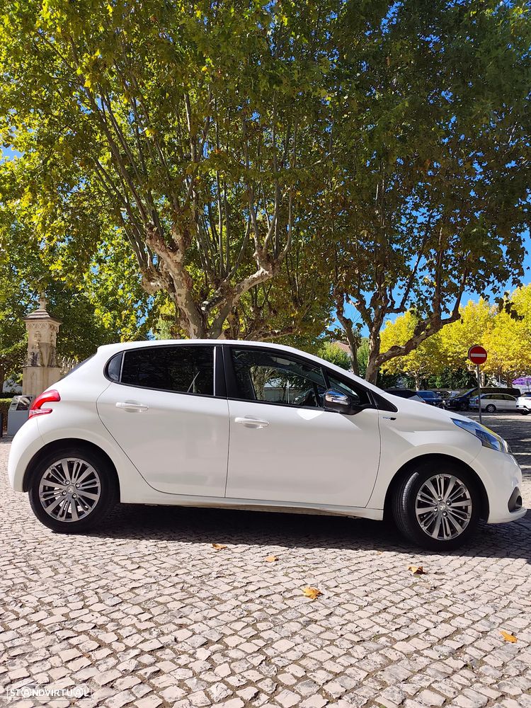 Peugeot 208 1.2 PureTech Style - 21