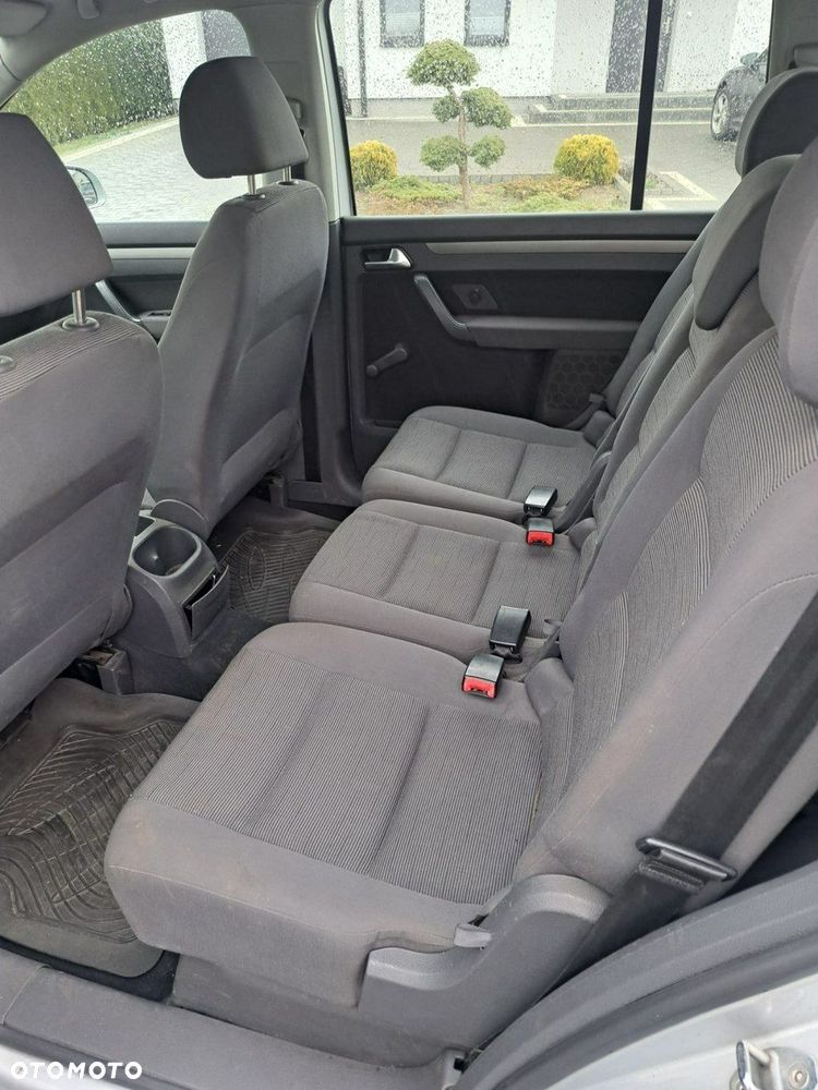 Volkswagen Touran - 4