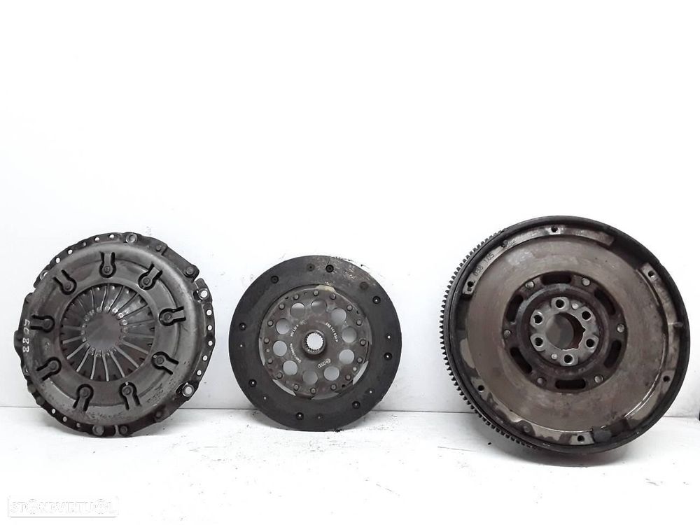 KIT DE EMBRAIAGEM VOLKSWAGEN PASSAT BERLINA 3B2 - 1