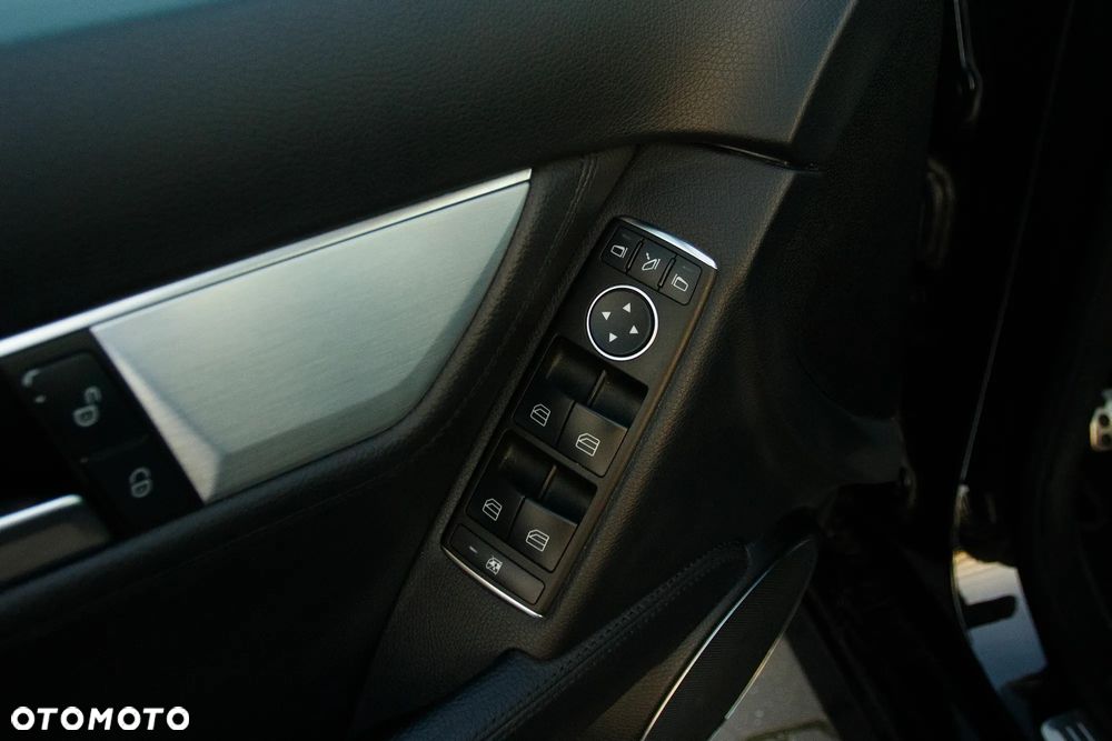 Mercedes-Benz Klasa C 350 CDI DPF (BlueEFFICIENCY) 7G-TRONIC Avantgarde - 24