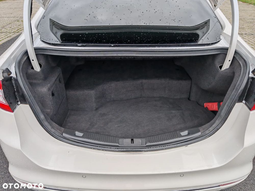 Ford Mondeo 2.0 Hybrid Vignale - 11