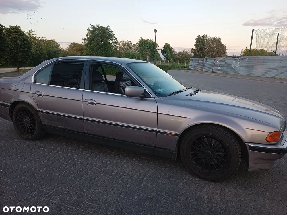 BMW Seria 7 740i V8 - 22