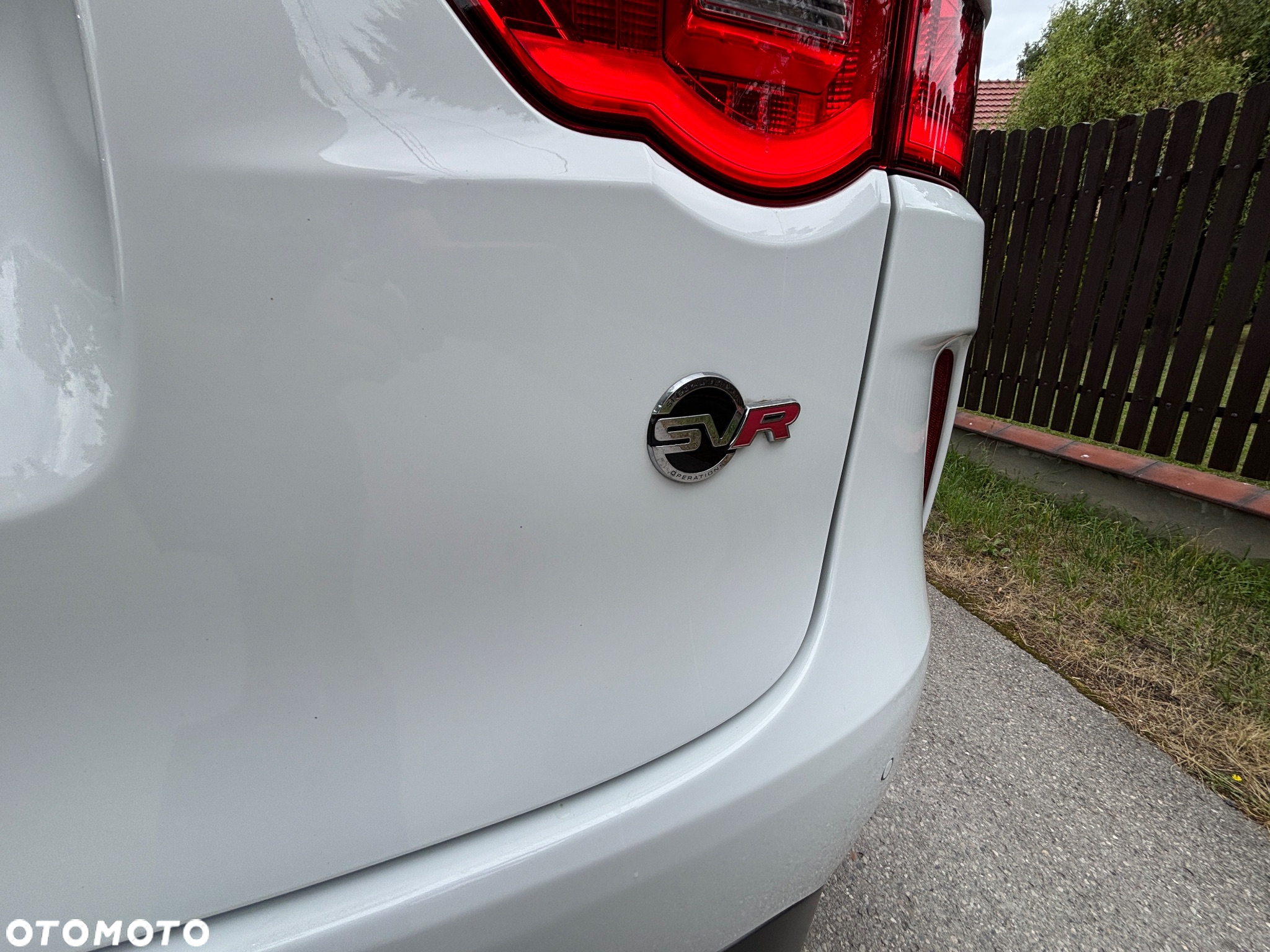 Jaguar F-Pace 5.0 V8 P550 AWD SVR - 24