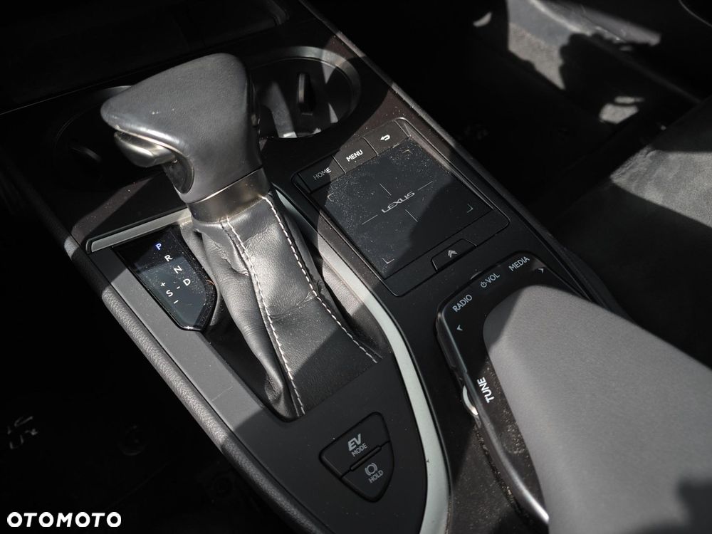 Lexus UX - 18