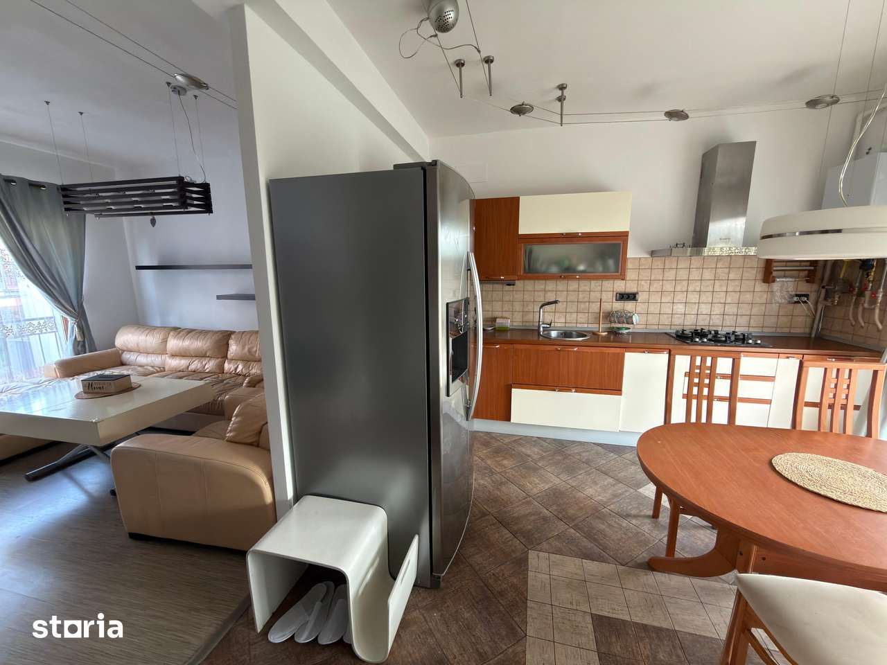 Apartament 3 camere decomandate, dispus pe două nivele — fotografia 1