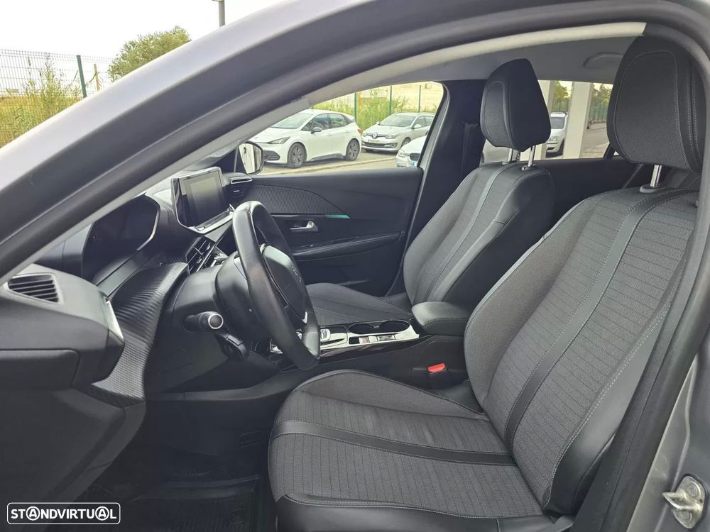 Peugeot e-208 Allure - 6