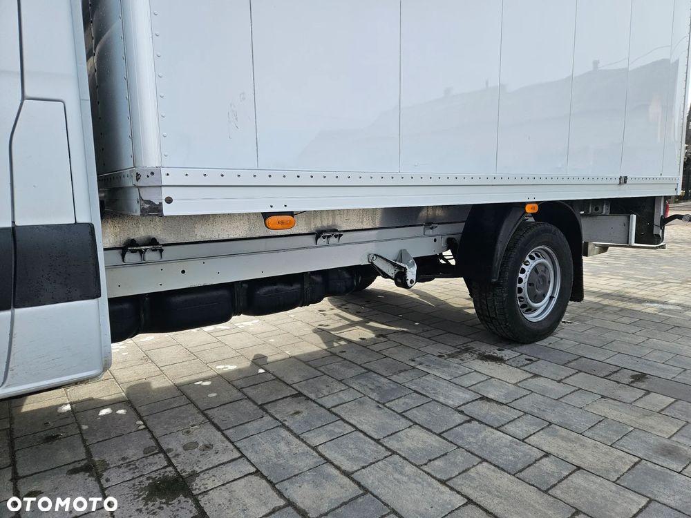 Mercedes-Benz Sprinter - 12