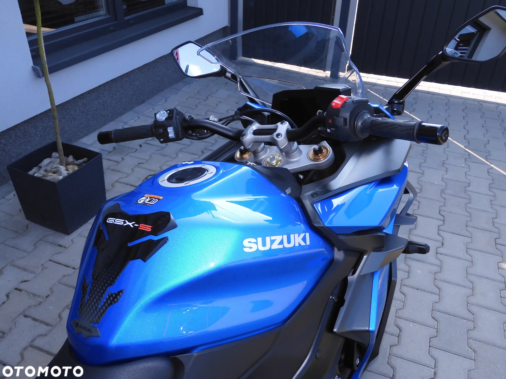 Suzuki GSX 1000 - 12