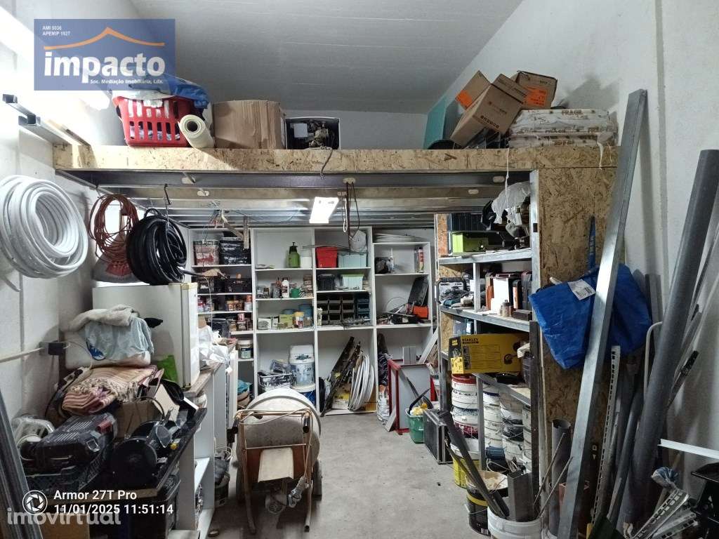 Garagem, portal elétrico e mezanino, Alverca - Grande imagem: 3/8