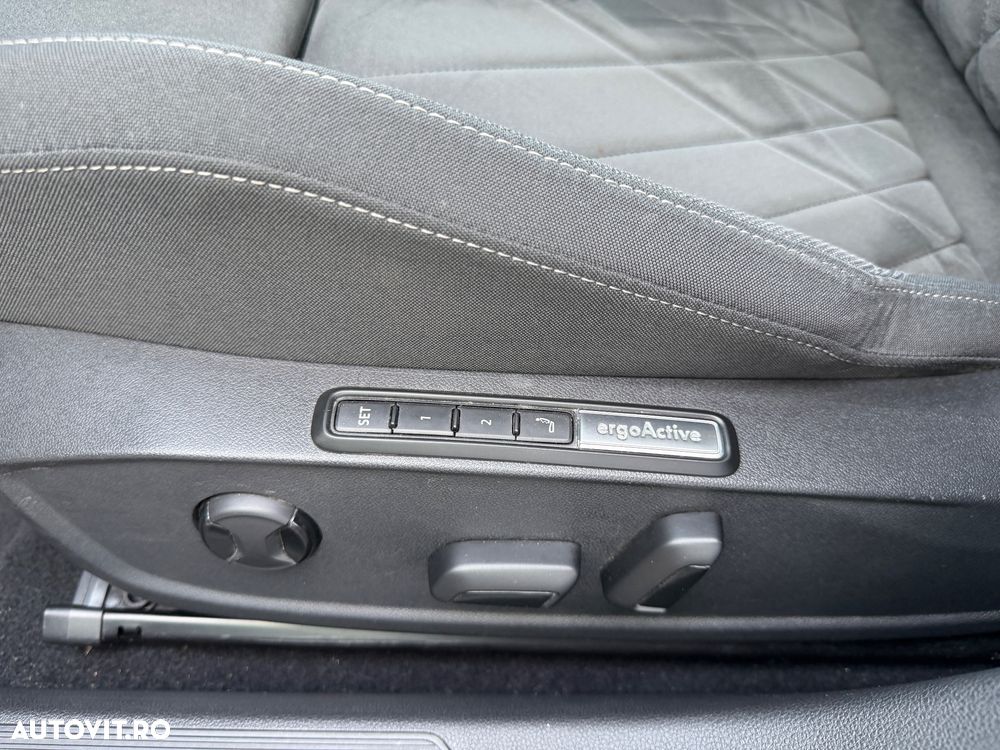 Volkswagen Golf 1.5 TSI ACT Style - 18