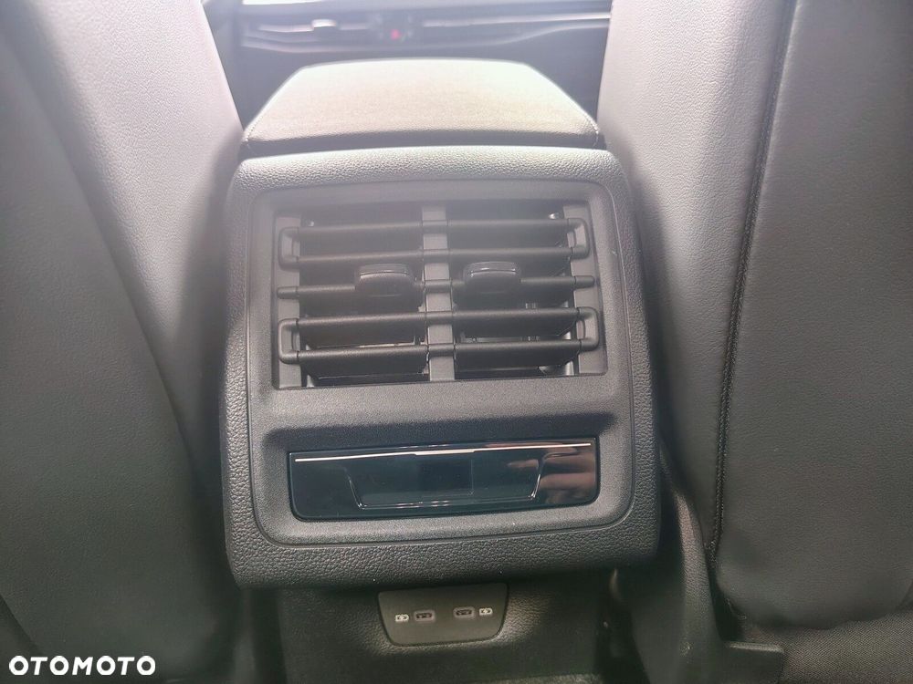 Volkswagen Golf - 25