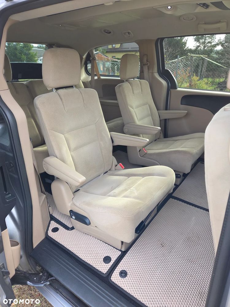 Dodge Grand Caravan - 10