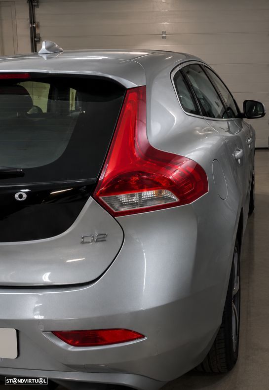 Volvo V40 D2 R Design - 4