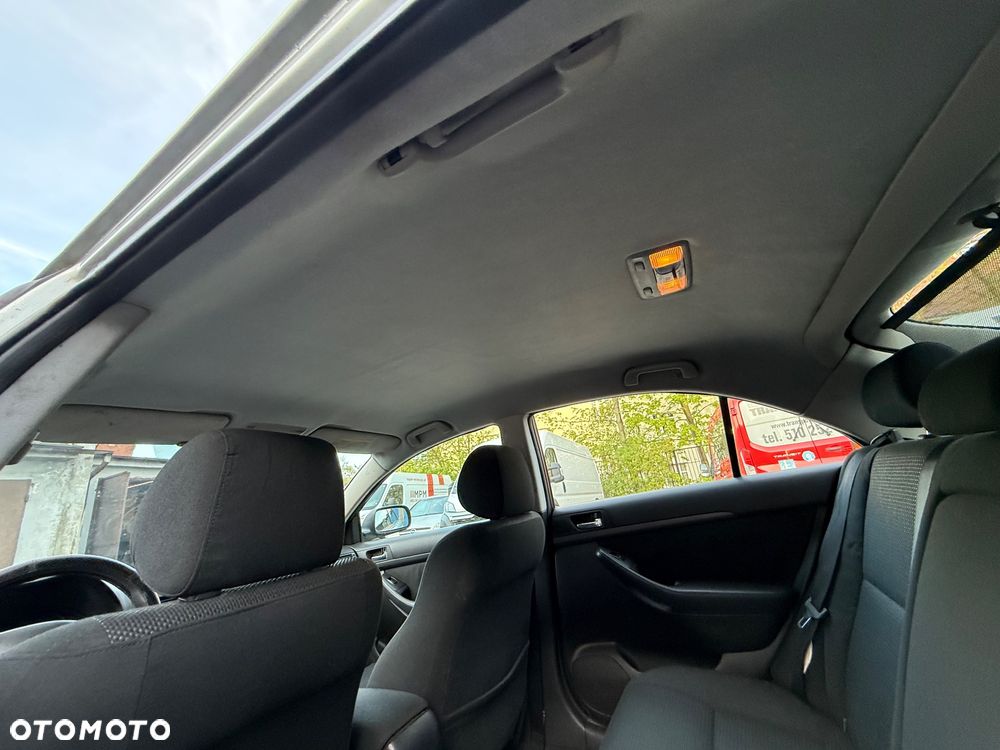 Toyota Avensis - 10