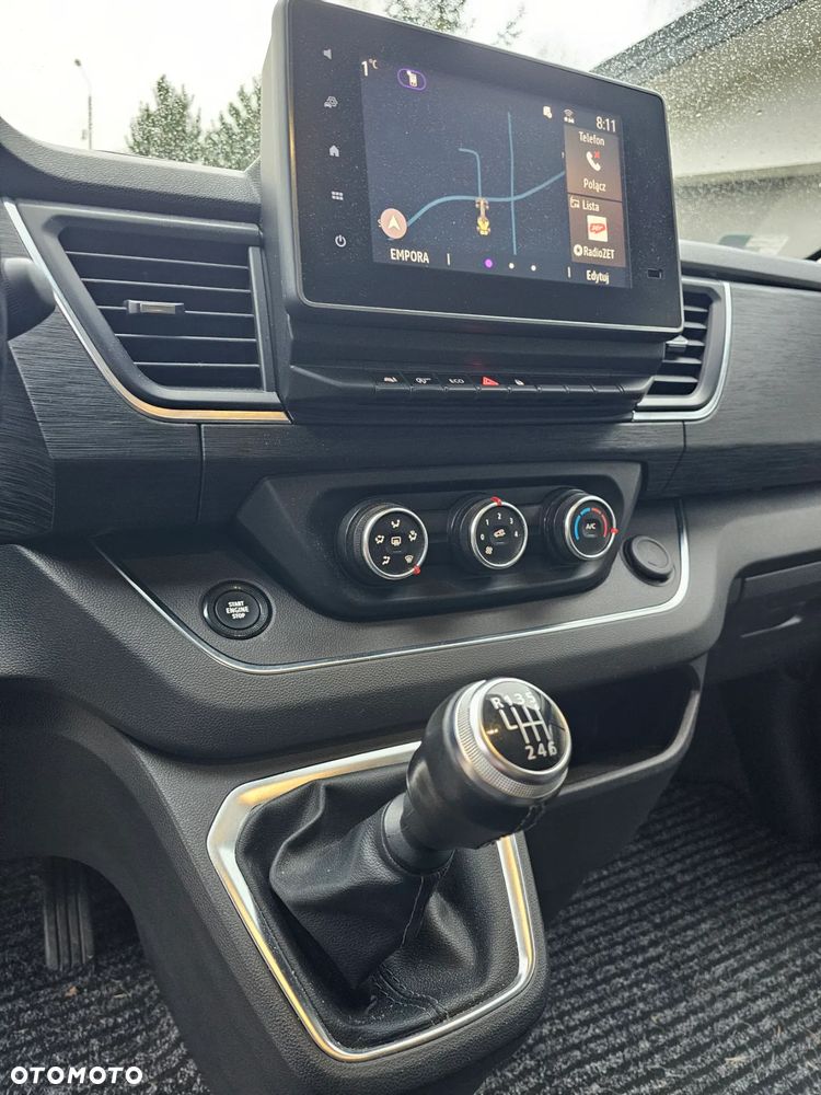 Renault Trafic 2.0 dCi - 11