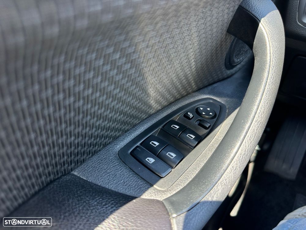 BMW X1 18 d sDrive Auto Advantage - 28