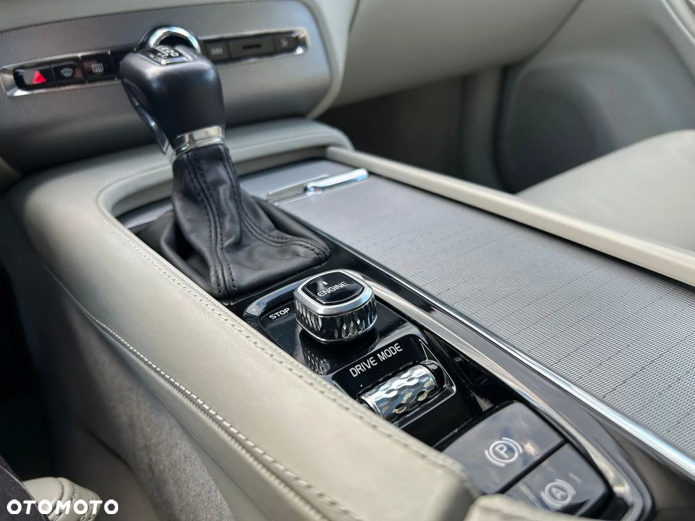 Volvo XC 90 D5 SCR AWD Inscription 7os - 32