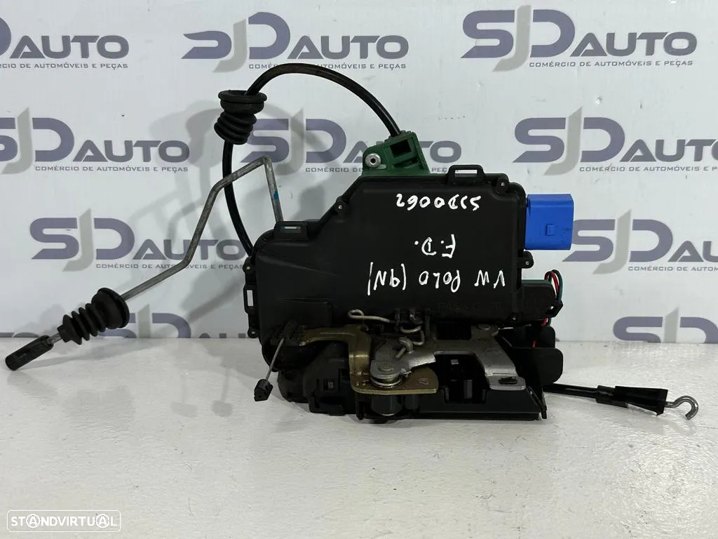 Fecho Frente Direito / Esquerdo - Volkswagen Polo 9N - 2
