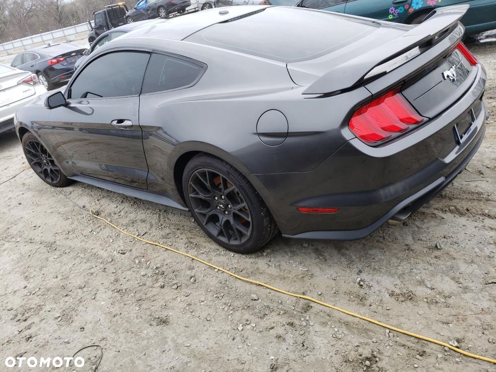 Ford Mustang - 2