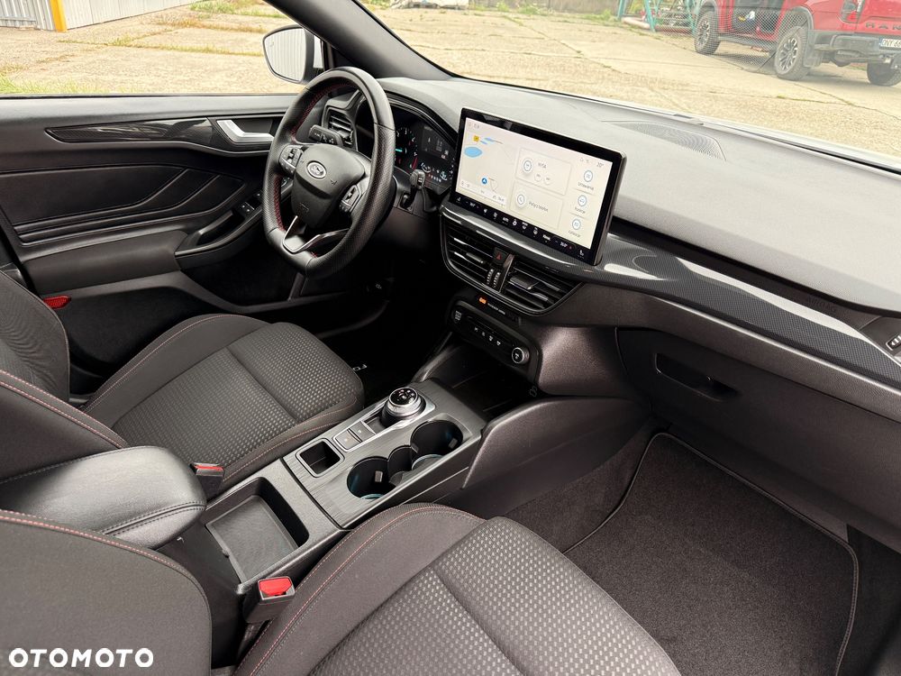 Ford Focus 2023 photo 3