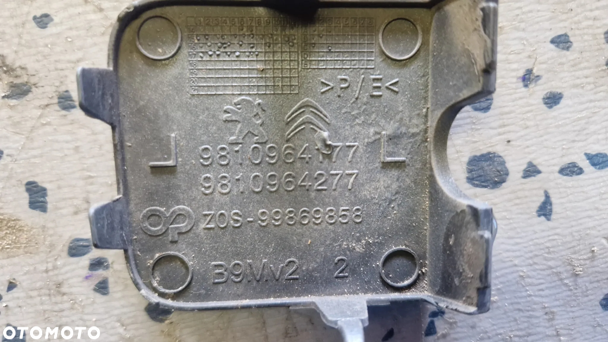 PEUGEOT PARTNER II 15- ZAŚLEPKA HAKA PRZÓD 9810964177 - 2