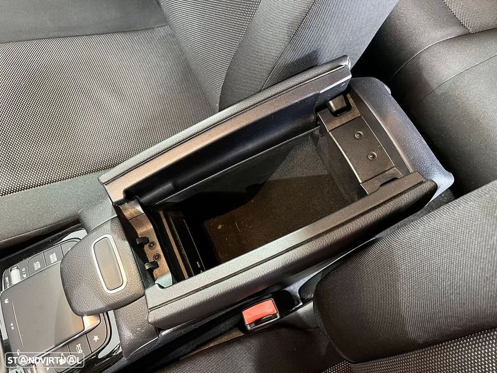 Mercedes-Benz A 180 Limousine d Business Solutions - 17