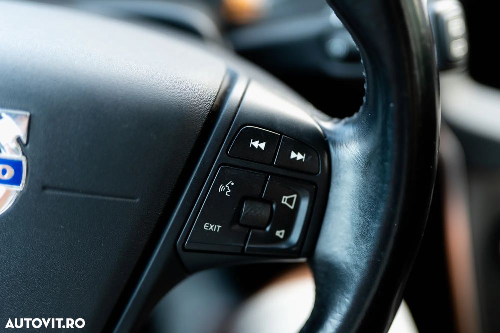 Volvo V40 T4 Powershift Momentum - 19