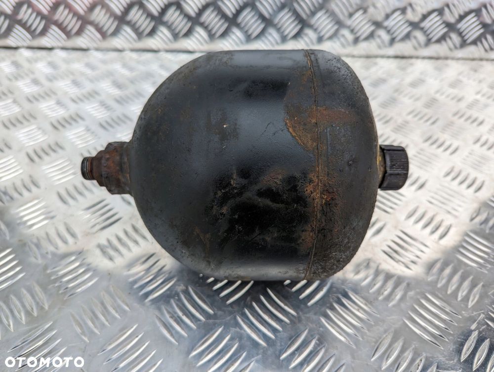 AKUMULATOR HYDRAULICZNY OSI SKRĘTNEJ SCANIA R - 1