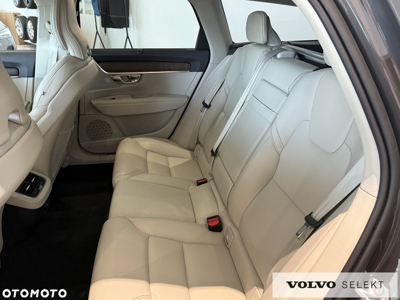 Volvo V90 Cross Country - 14