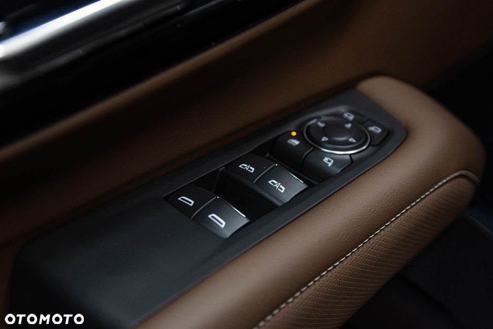 Chevrolet Suburban - 18