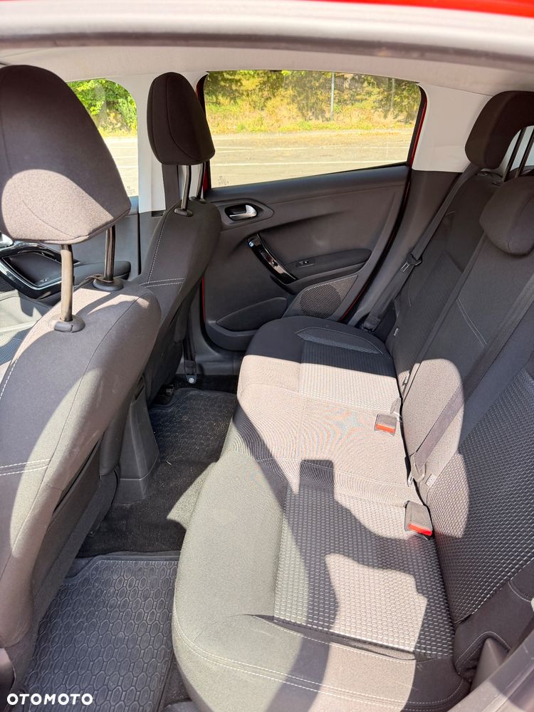 Peugeot 208 - 15