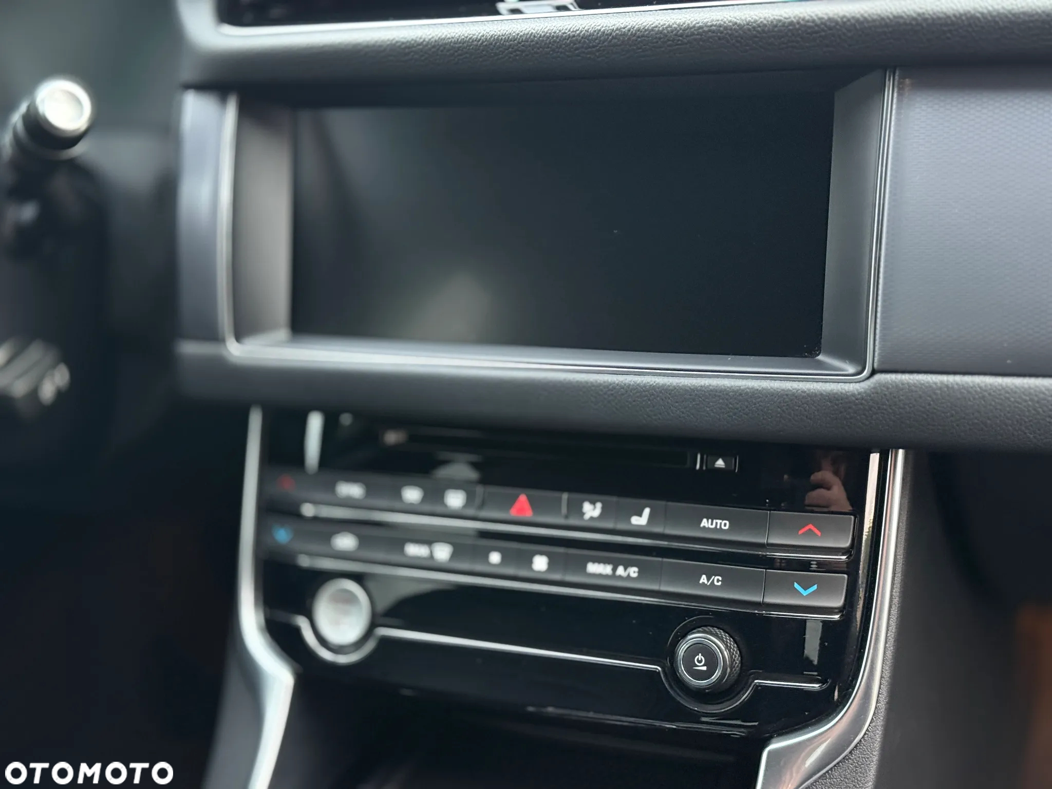 Jaguar XF 2.0 i4D R-Sport - 37