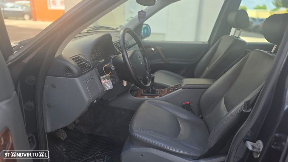 Mercedes-Benz ML 230 Standard - 12