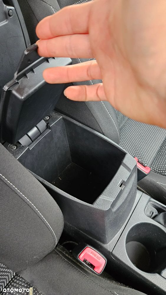 Toyota Auris 1.6 Premium Comfort - 27