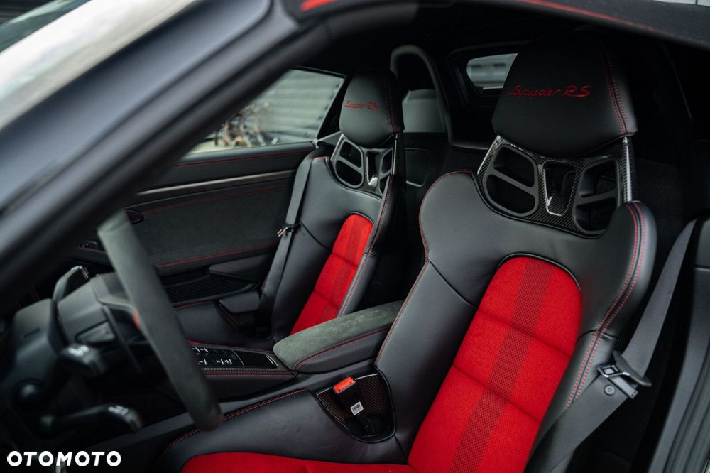 Porsche 718 Spyder - 17