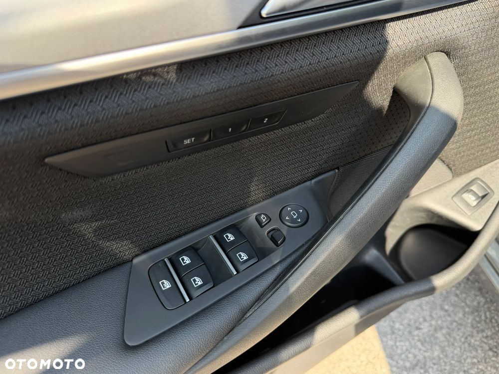 BMW Seria 5 520d mHEV - 27
