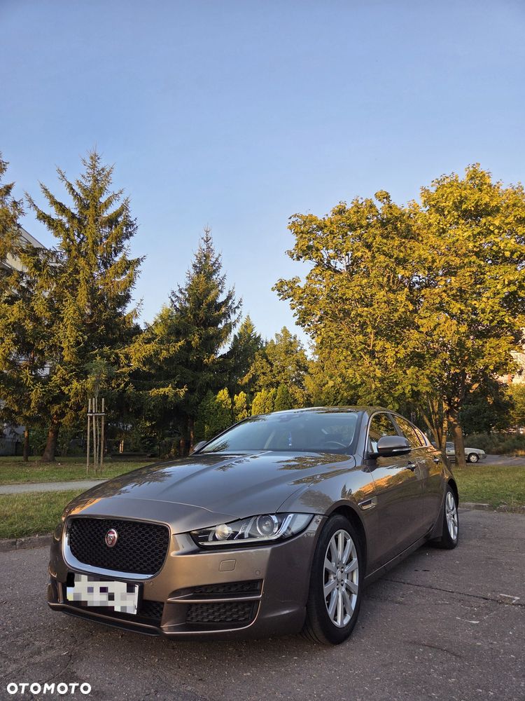 Jaguar XE - 1