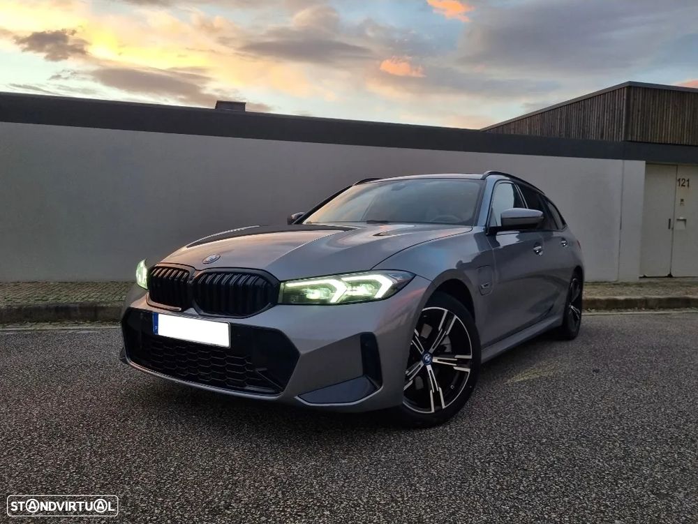 BMW 330 e Pack Desportivo M Auto — fotografia 17