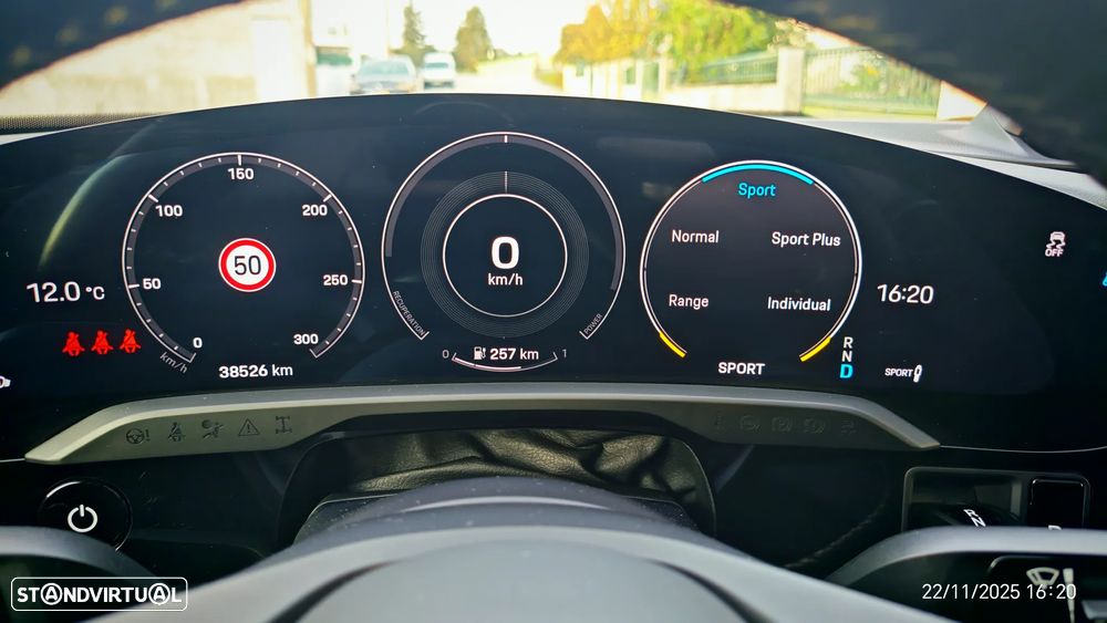 Porsche Taycan Standard - 31