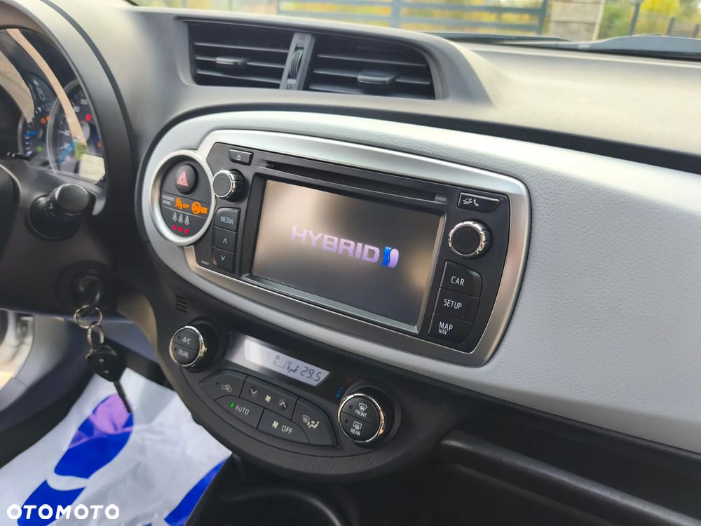 Toyota Yaris Hybrid 100 Sol - 20