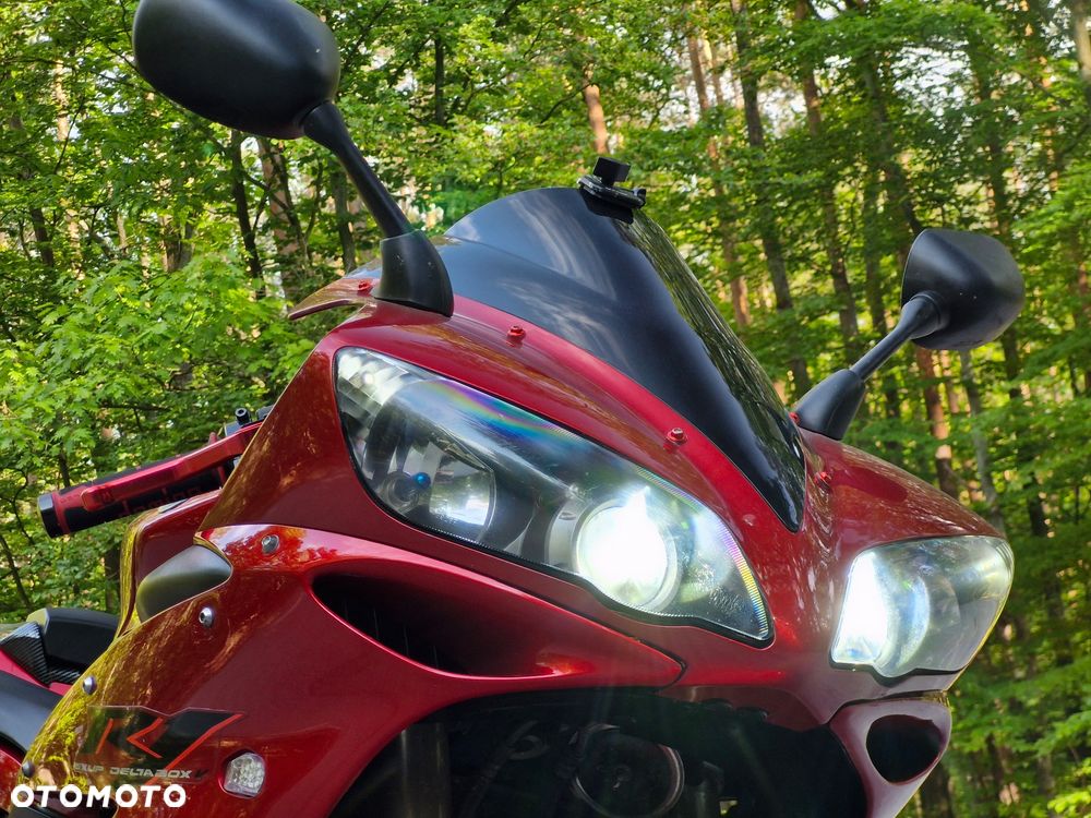 Yamaha R1 - 4