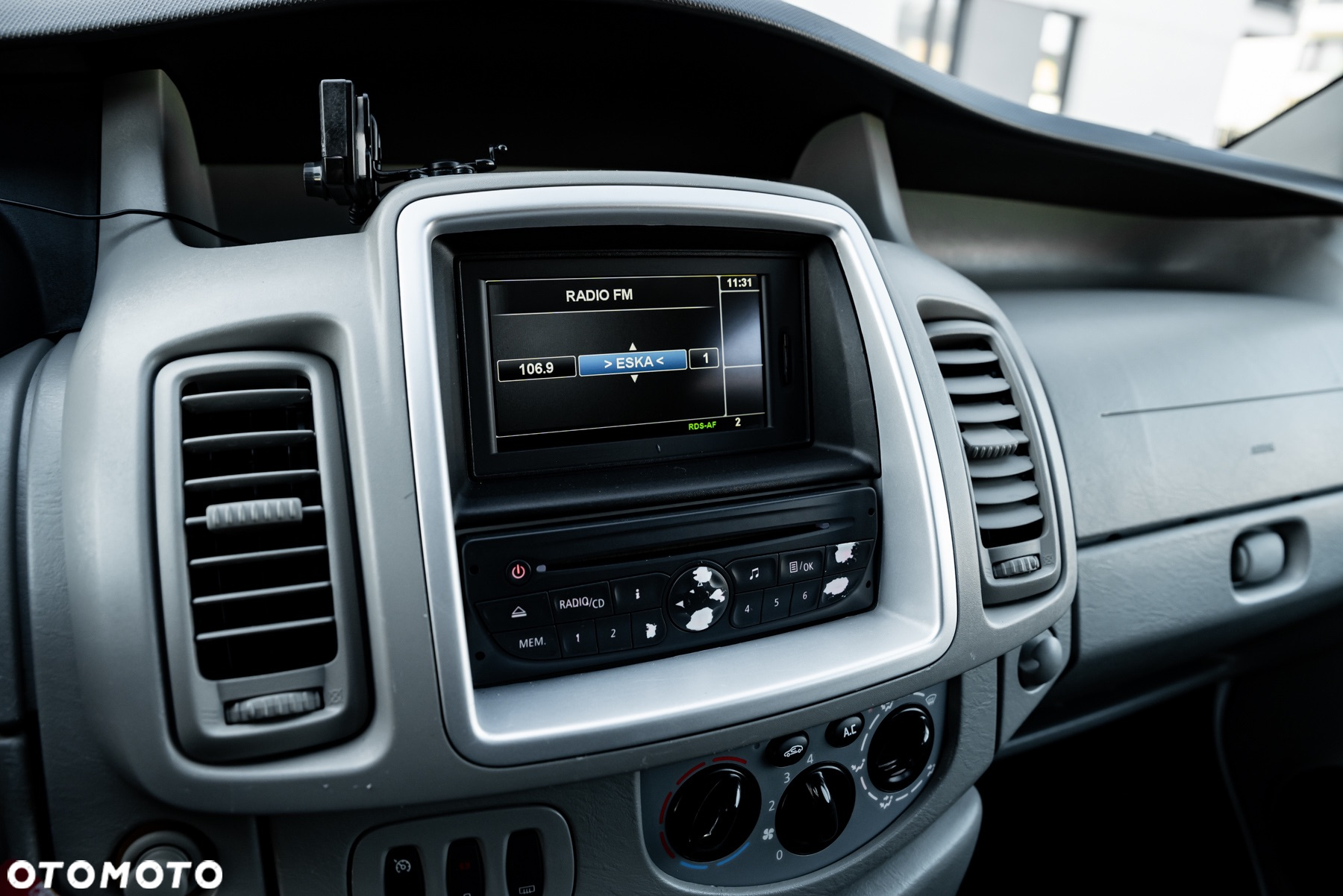 Opel Vivaro 2.5 CDTI L2H1 (Tecshift) Easytronic Life - 24