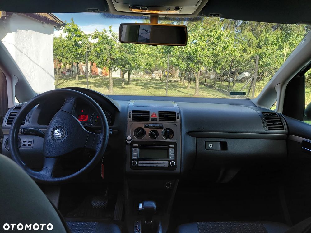 Volkswagen Touran - 14