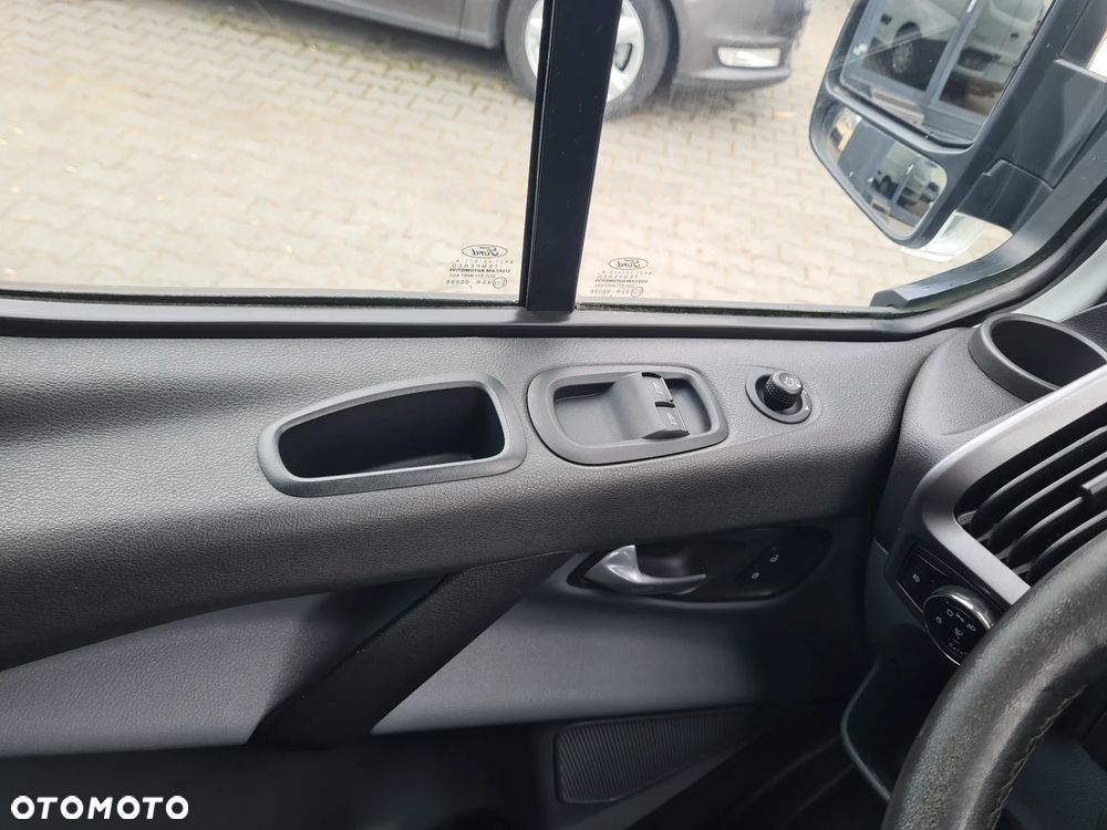 Ford TRANSIT CUSTOM - 28