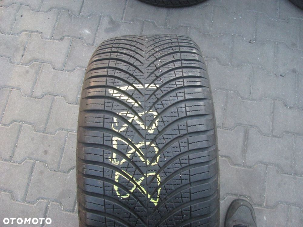 GOODYEAR VECTOR 4 SEASONS GEN-3 SUV 255/45R19 104W 5,8mm1szt